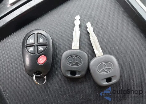 2011 Toyota Sienna Le V6 из США, поврежденный, VIN 5TDKK3DC7BS154679